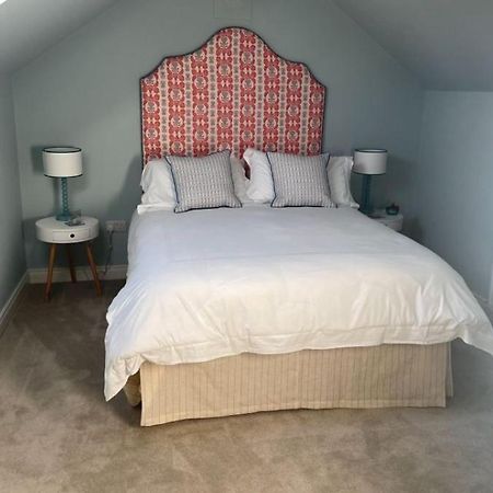 Deansgrange Road Bed & Breakfast Блекрок Екстериор снимка